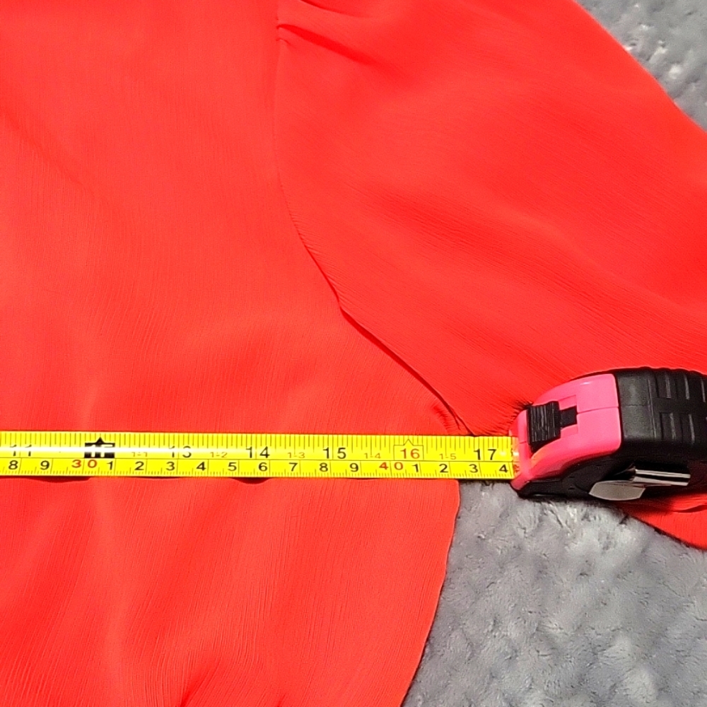 Beautiful polyester top (L) - Picture 5 of 5